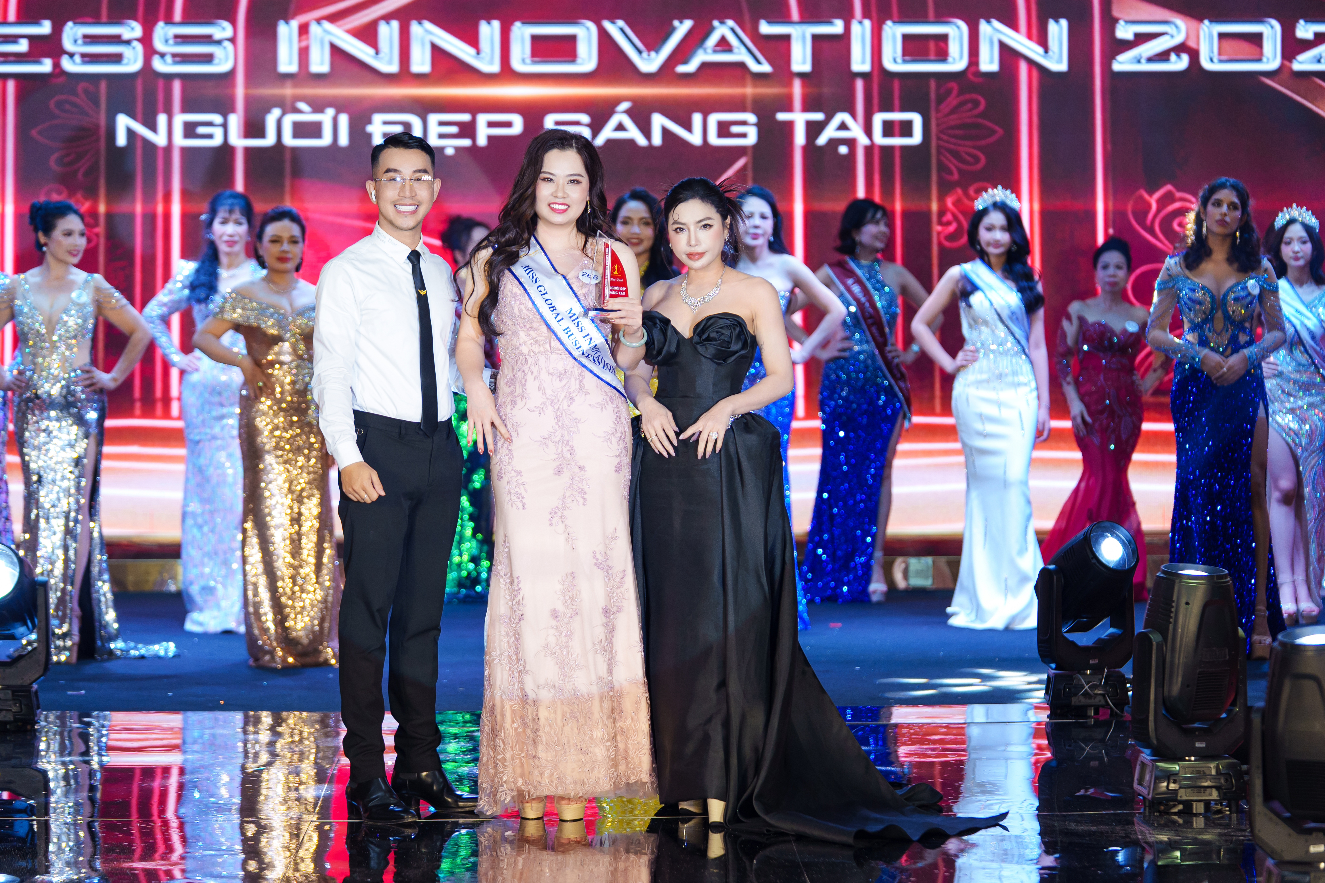 Vũ Huyền Trang đoạt danh hiệu “Người đẹp Sáng tạo” tại Miss Global Business Innovation 2026